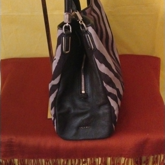 Coach Madison Phoebe shoulder bag with purse charm - Picture 11 of 12